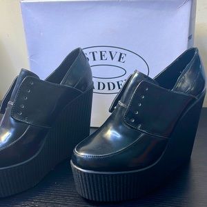 Steve Madden Black wedges